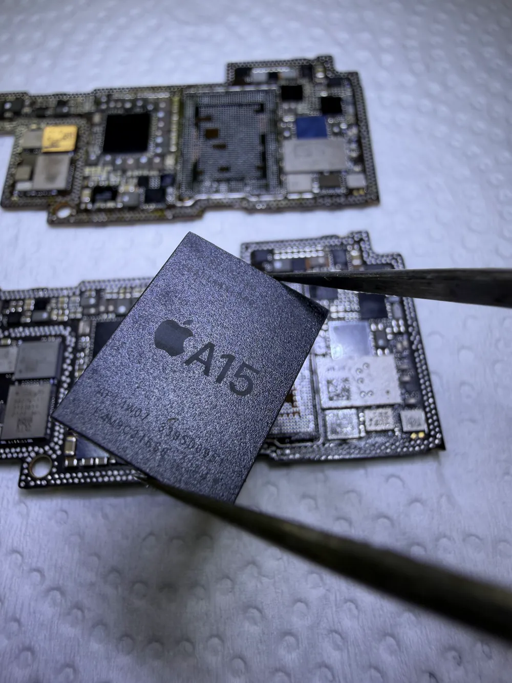 iPhone A15 處理器板級拆焊