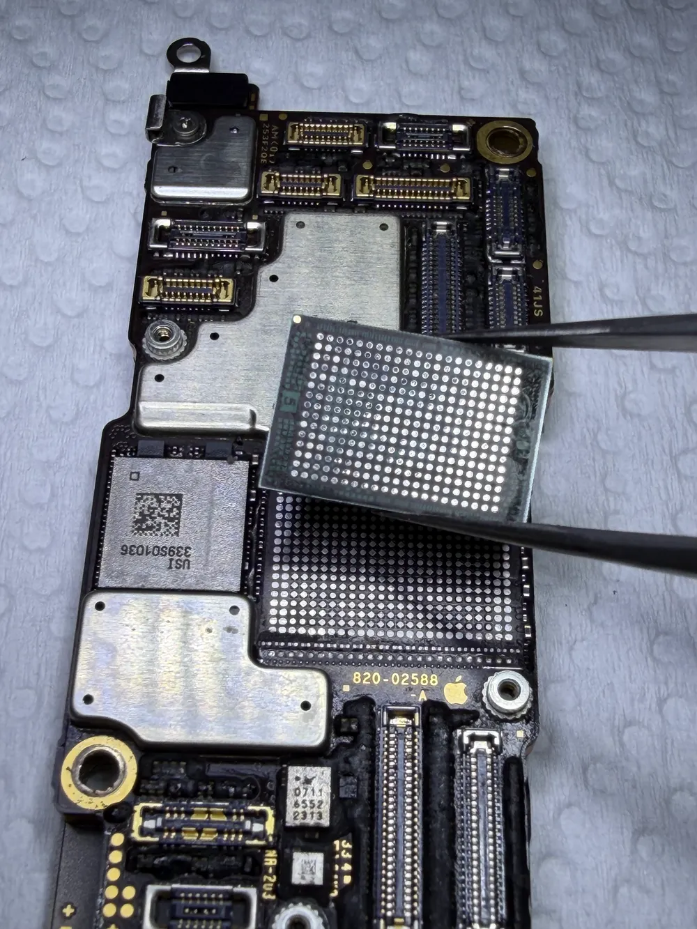 iPhone 主機板 NAND 快閃記憶體處理