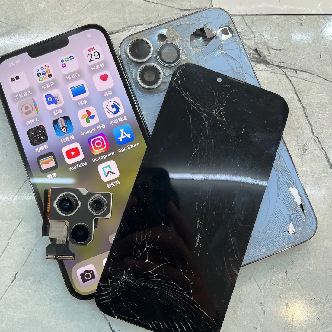台南 iPhone 13 Pro Max 換螢幕、後殼、後鏡頭前後對比