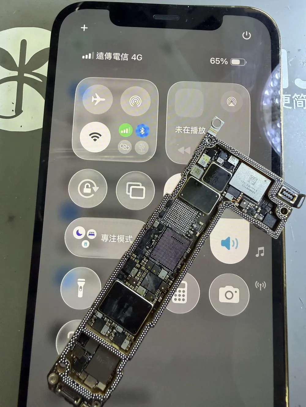 台南 iPhone 13 Pro 不開機主機板維修救回資料