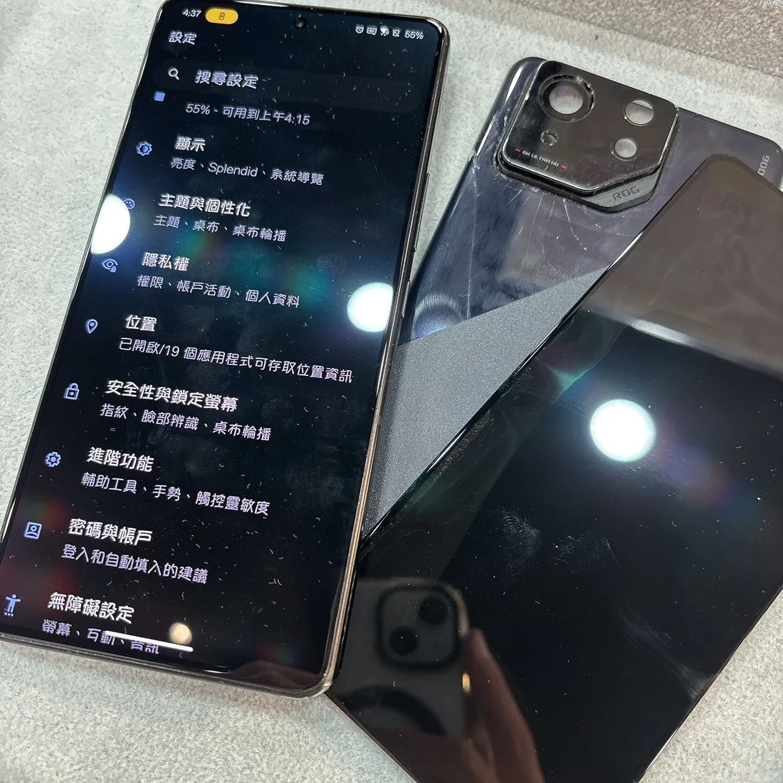 台南華碩 ROG Phone 8 更換螢幕後開機測試,畫面顯示正常