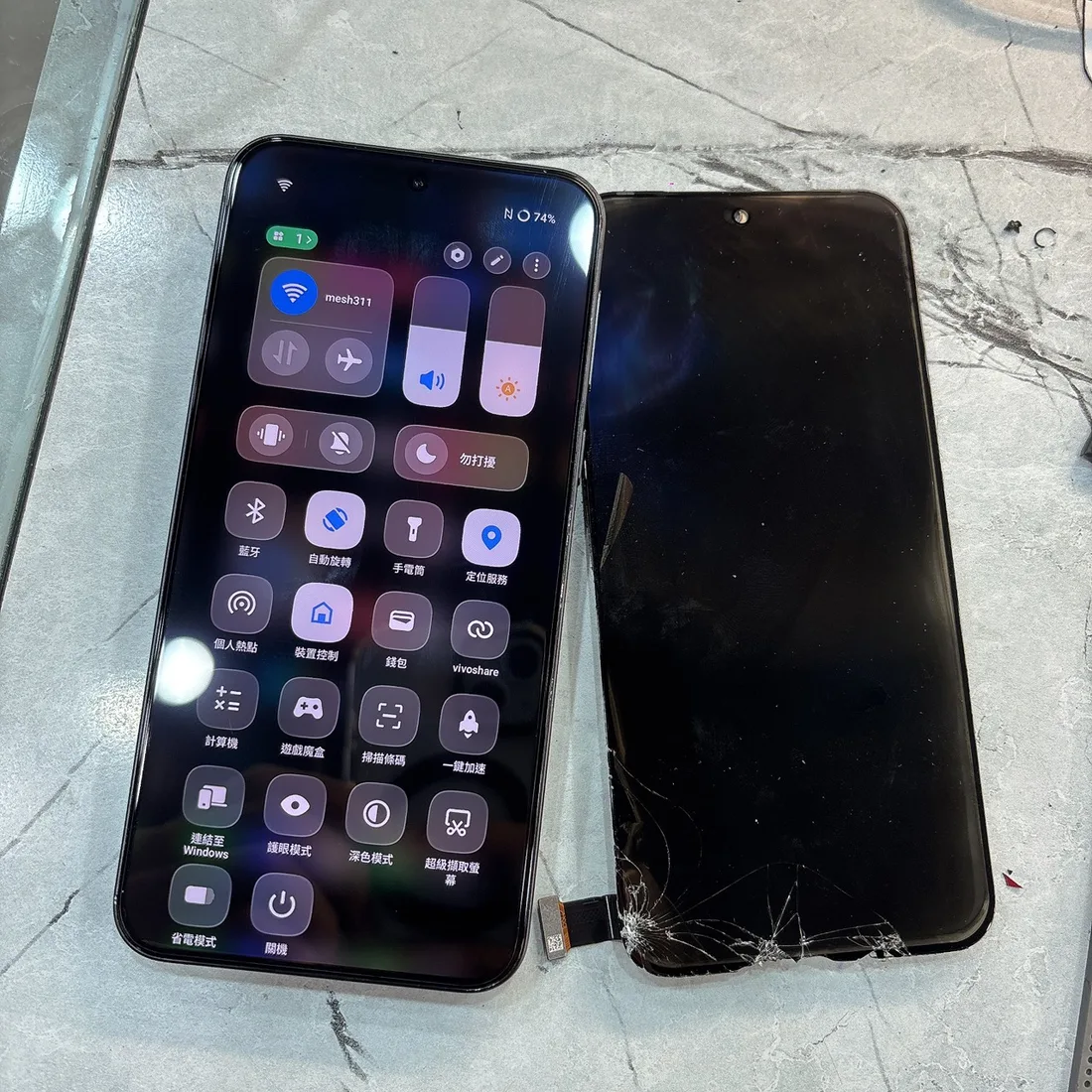 台南 Vivo X200 FE 換螢幕前後對比,碎屏更換